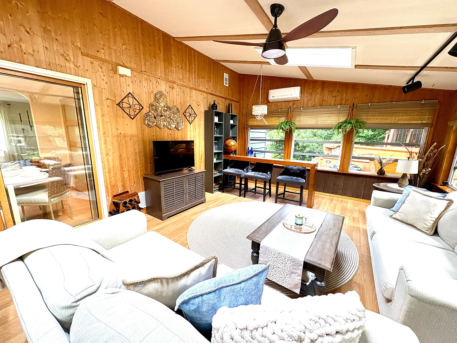1367 N River Rd — Photo 3