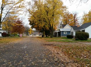 1318 Ionia St, Lake Odessa, MI 48849