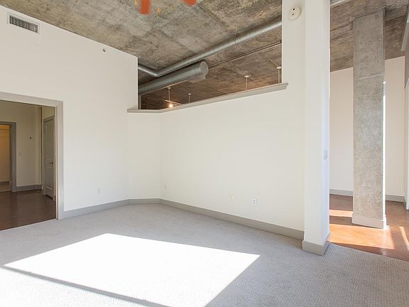 5th image of 840 E Green St Unit 116