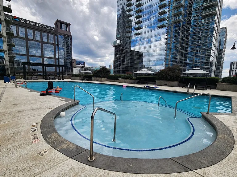 400 W Peachtree St NW #2302 — Photo 3