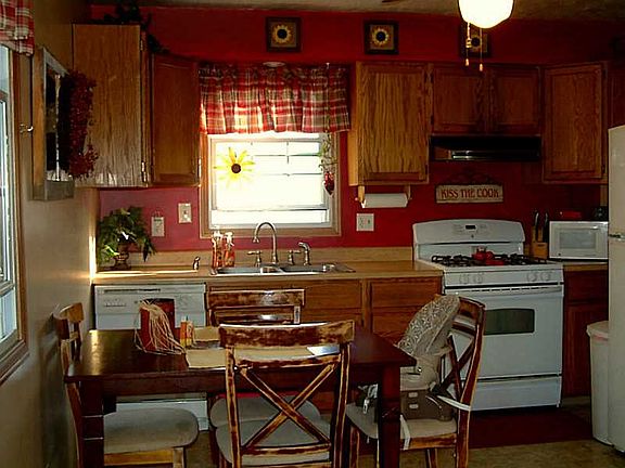 4th image of 4141 Emily Dr