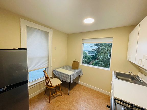 5th image of 82 Fairview Pl