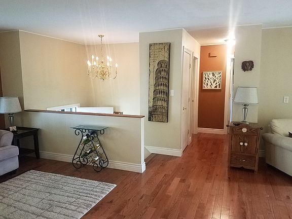3rd image of 425 Hillcrest Dr