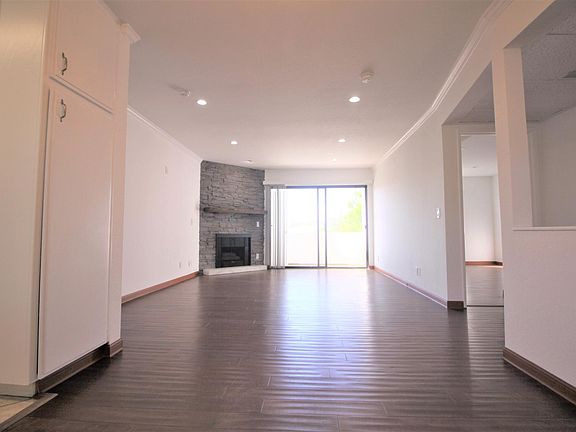 5th image of 4844 Riverton Ave #207