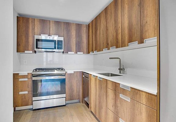 4th image of 350 W 45th St APT 5B