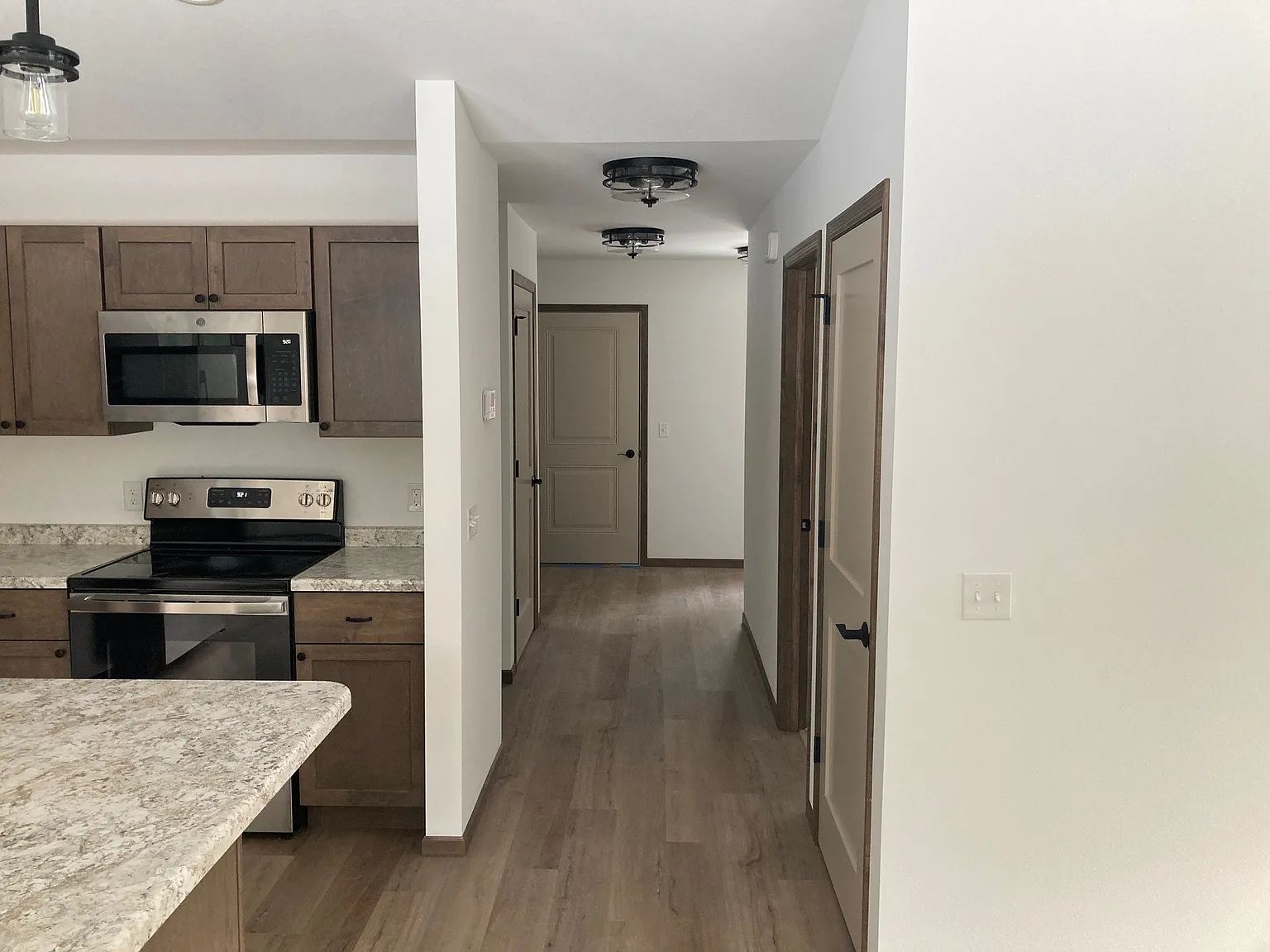 507 Sunrise Ln — Photo 2