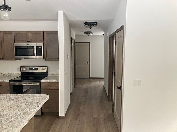 2nd image of 505 Sunrise Ln #505