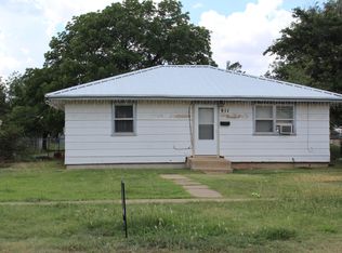 611 N El Paso Ave, Tulia, TX 79088