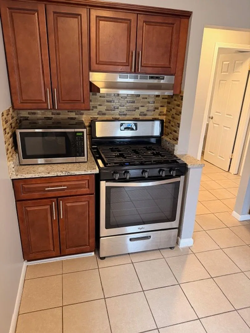 Charming 3-Bedroom Home with Private Yard in a Prime Location! — Photo 4