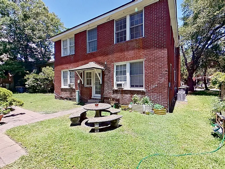 Post St 2908 — Photo 11