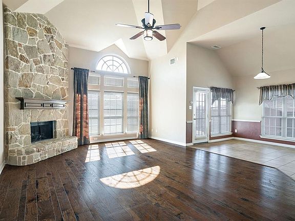 3rd image of 1405 Caruth Ln