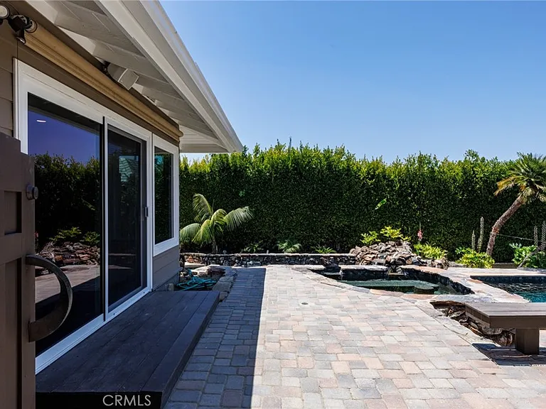 1840 Temple Hills Dr — Photo 58