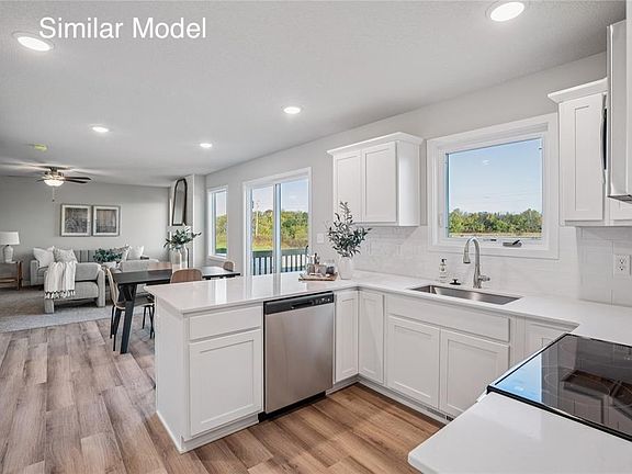 5th image of 2204 White Oak Ln