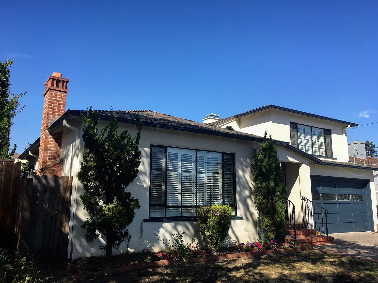 1542 Oak St photo 1