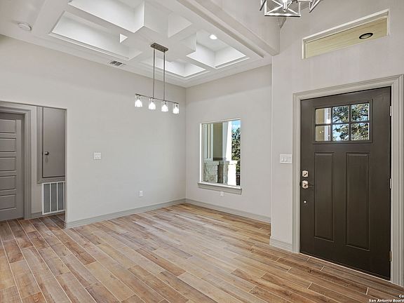 4th image of 1080 Whispering Hills Dr