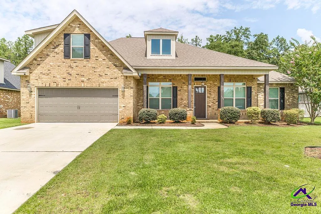 5 bed, 4.0 bath, 2570 sqft, $2,700 — Photo 1
