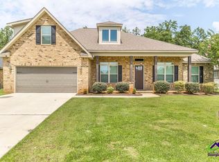 121 Blue Dunn Cir, Perry, GA 31069
