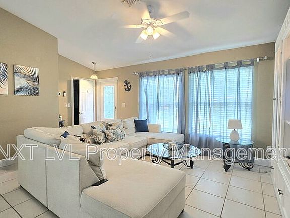 4th image of 4123 SW 21st Pl
