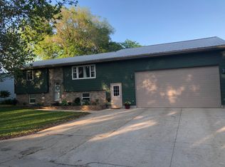 400 12th Ave NW, Independence, IA 50644