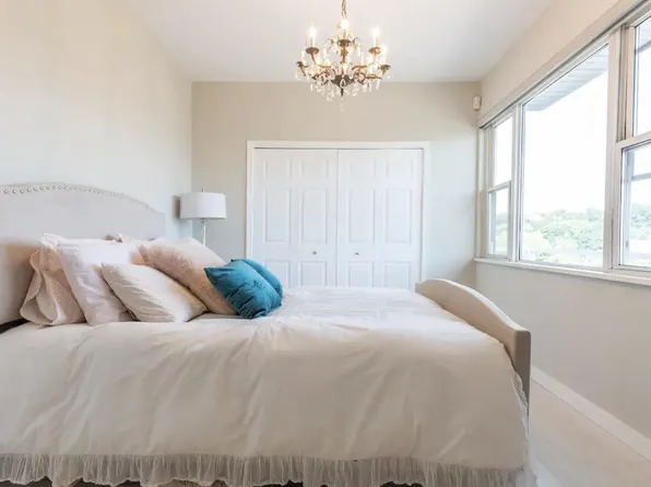 261 Park Avenue image 13 of 26