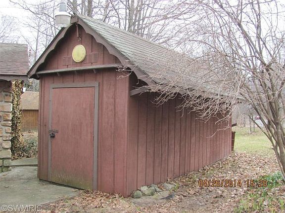 4th image of 4664 N Grove Dr