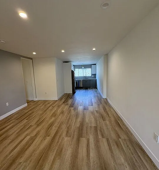 6350 Willoughby Ave #9 — Photo 6