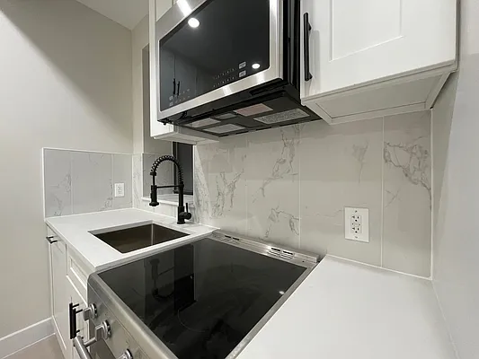 Rented by HOLTON REAL ESTATE INC. | media 9