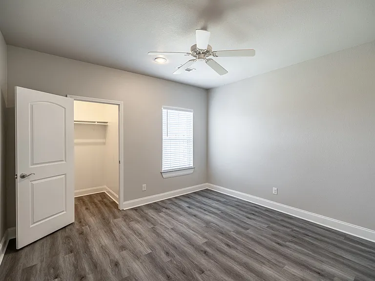 The Versailles Apartment Homes — Photo 42