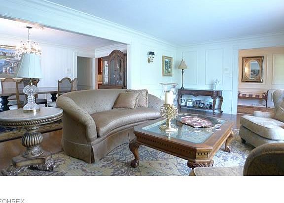3rd image of 617 Gloucester Dr