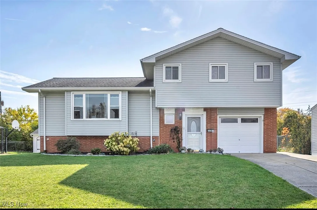 3295 Marda Dr photo 1