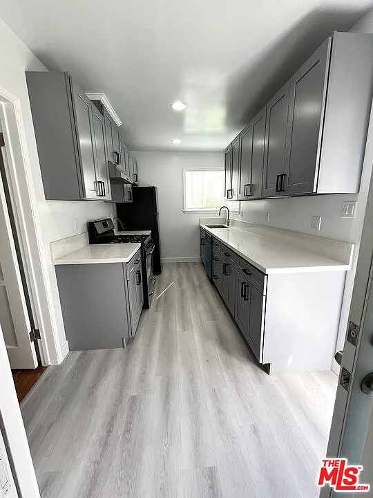2 bed, 1.0 bath, 945 sqft, $3,000 — Photo 4