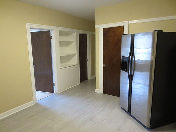 3rd image of 6759 S Artesian Ave #1