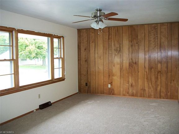 4th image of 3811 Hoffman Dr