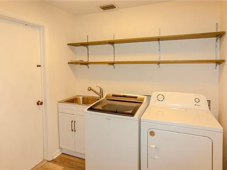 5654 Eichen Cir W — Photo 25