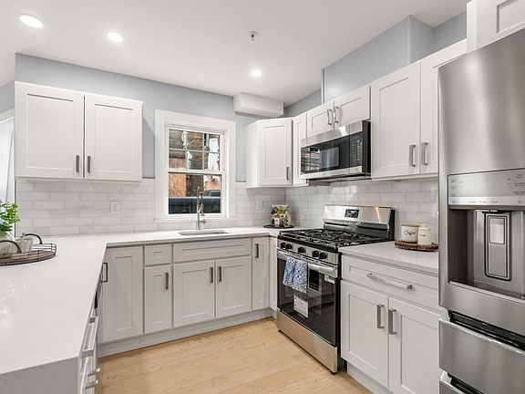 4th image of 679 Columbia Rd #5