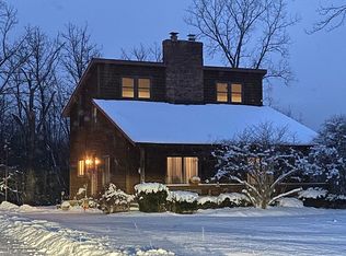 908 Center Rd, Hinckley, OH 44233