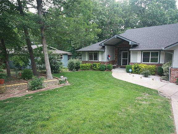 5th image of 16 Churchill Dr