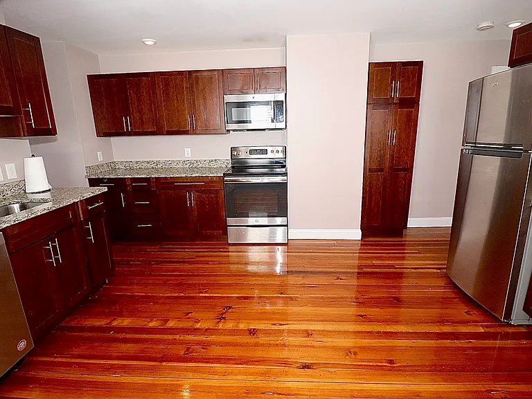 262 Shirley St #3 — Photo 2