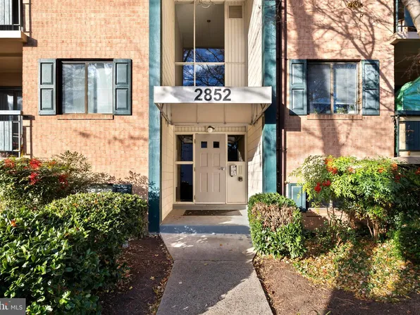 2852 Dover Ln APT 202, Falls Church, VA 22042