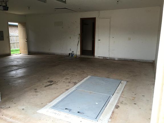 3rd image of 637 E Katelyn Ln