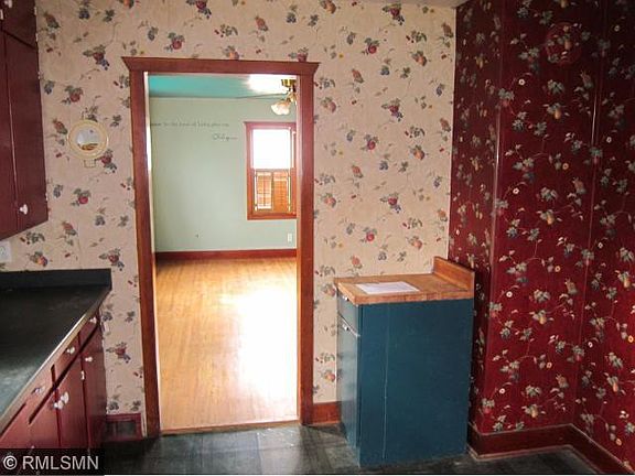 4th image of 109 S 1st St