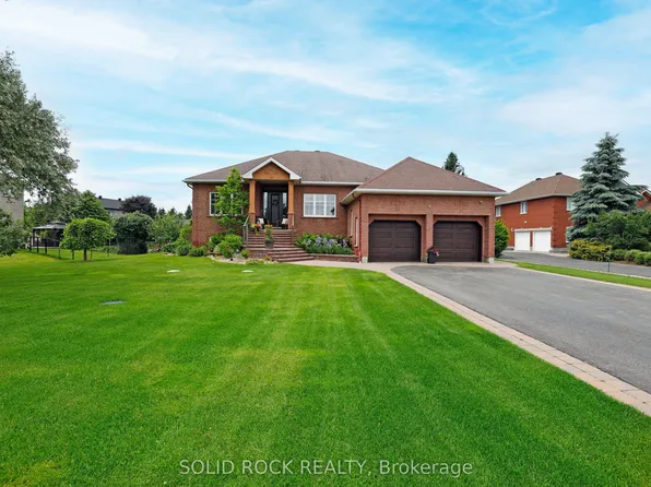 6541 Blossom Trail Dr, Ottawa, ON K4P 1R6