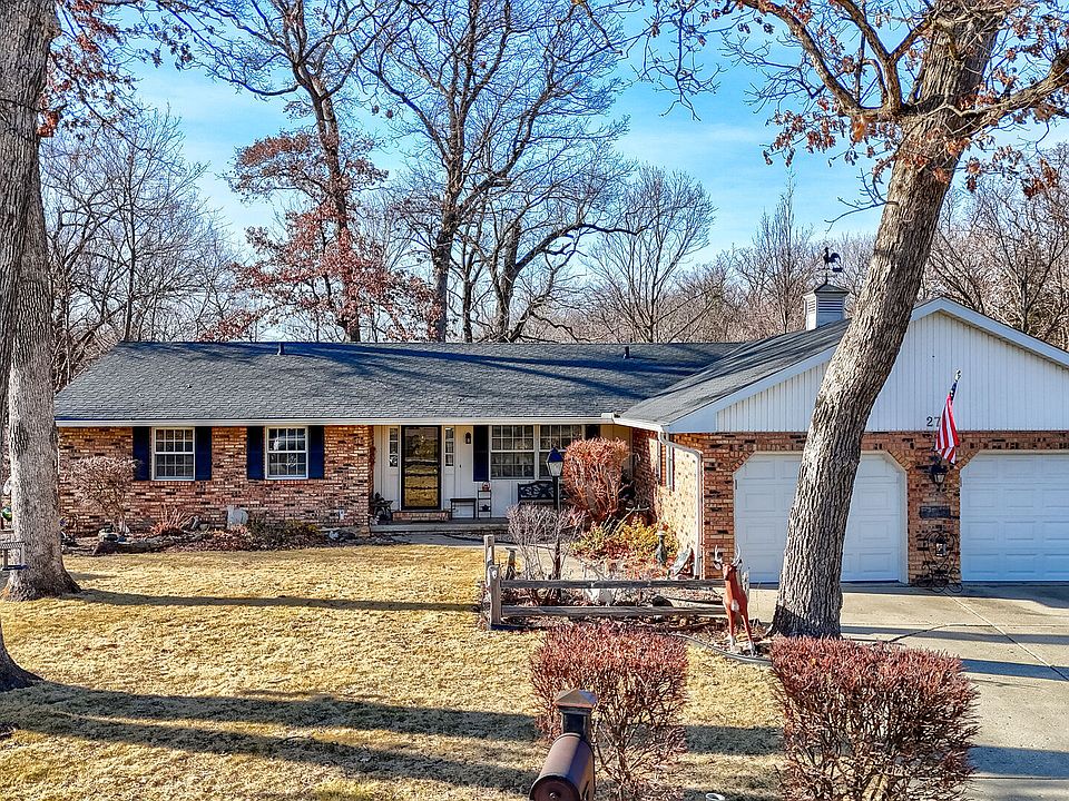 1st image of 27 Oakbrook Dr
