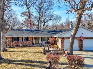 27 Oakbrook Dr, Ottawa, IL 61350