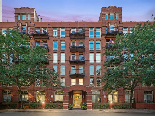 550 N Kingsbury St APT 312, Chicago, IL 60654
