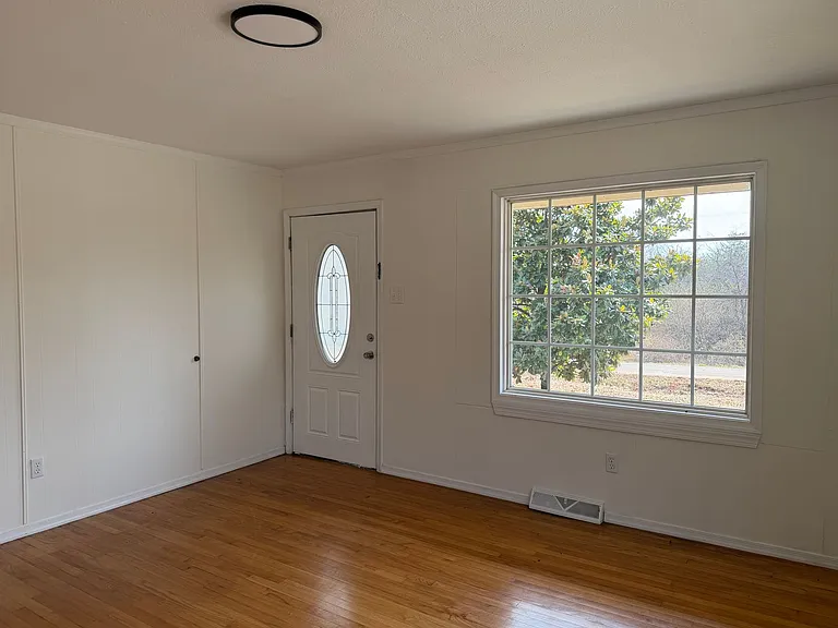 481 Eldon Rd — Photo 10
