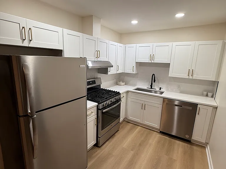 1743 Thomasville Dr SE — Photo 3