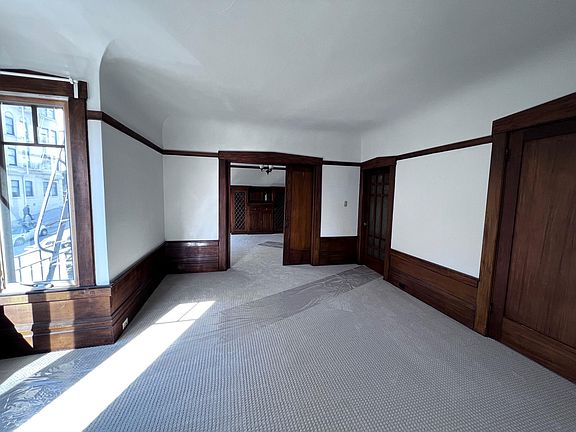 5th image of 940 Jones St APT 4
