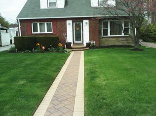 32 Koeppel Pl, Hempstead, NY 11550