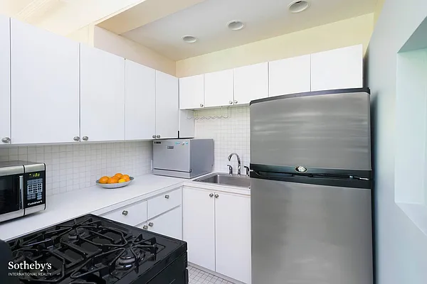 Sold by Sotheby's International Realty | media 14